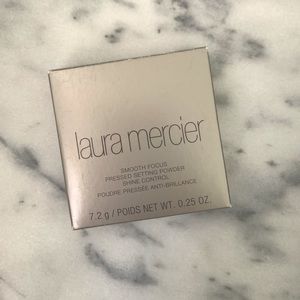 Laura Mercier Smooth Focus Pressed Setting Powder